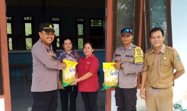 Cooling System di Desa Sungai Tapah, Polsek Belitang Hulu Salurkan Bantuan Beras