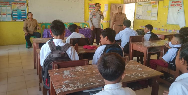 Bhabinkamtibmas Polsek Pebayuran Melakukan Pembinaan dan Penyuluhan Kepada Orang Tua Murid dan Anak Sekolah SDN Kertasari 02