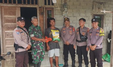 Bersinergi dalam Cooling System Pilkada 2024, TNI-Polri Salurkan Bansos di Desa Sungai Ringin