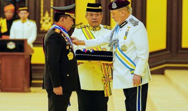 Kapolri Dapat Gelar Panglima Gagah Pasukan Polis Dari Kerajaan Malaysia