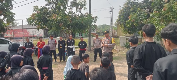 Kapolsek Pebayuran Berikan Pengarahan dan Pembinaan Kepada Peserta Latihan Perguruan Pencak Silat