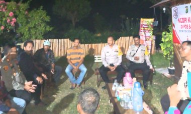 Dalam Giat Ngopi Kamtibmas, Kapolsek Pebayuran Menjelaskan Penerimaan Bakomsus Polri Kepada Masyarakat