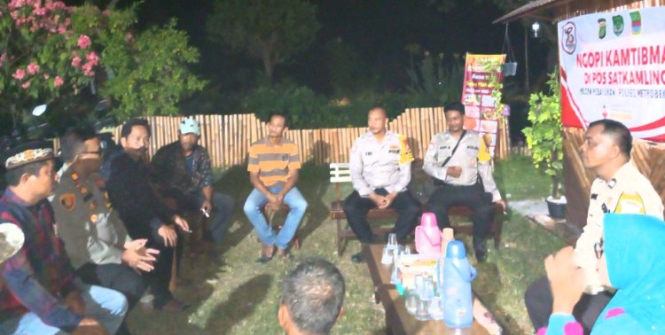 Dalam Giat Ngopi Kamtibmas, Kapolsek Pebayuran Menjelaskan Penerimaan Bakomsus Polri Kepada Masyarakat