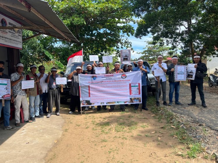 Diduga ada mafia kasus Kasus Korupsi di SP3 kan Kejari ketapang di demo Wartawan NGO Dan masyarakat ketapang
