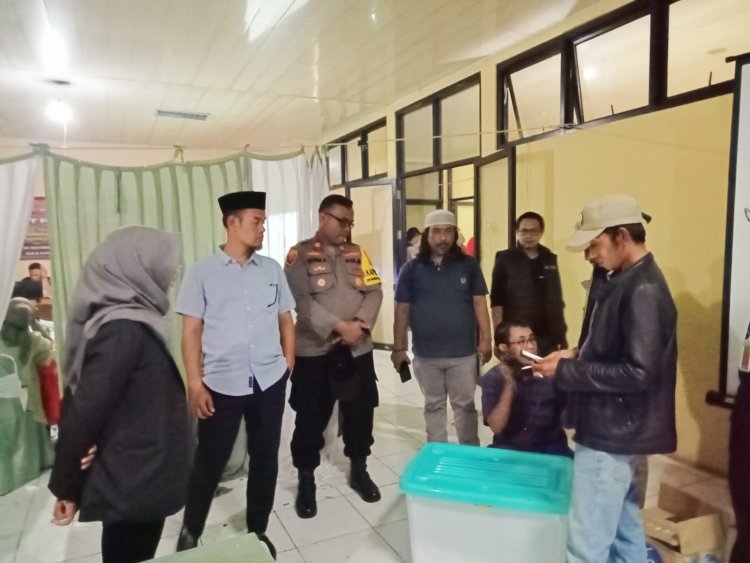 Dalam Menjaga Kamtibmas Tetap Aman dan Kondusif Forkopincam Pebayuran Melaksanakan Monitoring Rapat Pleno Terbuka