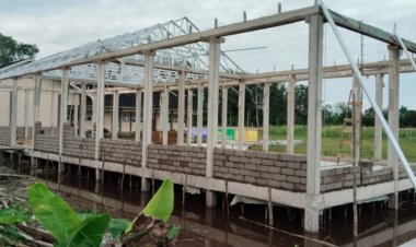 Pembangunan Ruang Kelas Baru SMK Negeri 1 Terentang Mangkrak Berbau Penyimpangan Sang Pelaksana AD Berkelit Cuaca Extrim