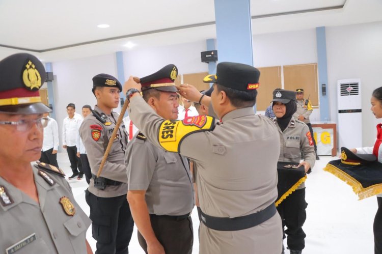 Polres Sintang Gelar Upacara Korp Raport Kenaikan Pengkat Pengabdian