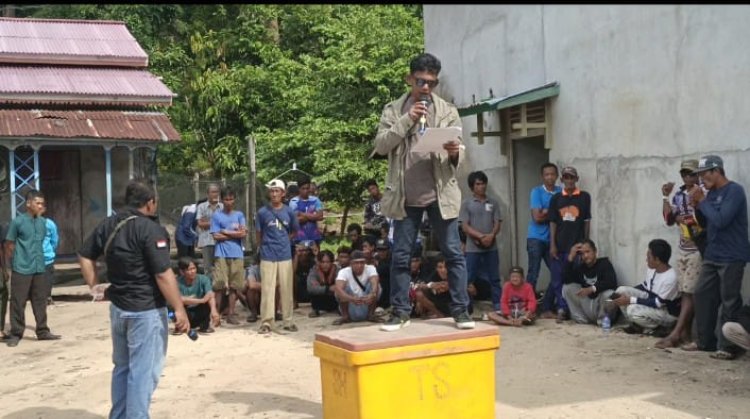 Kecewa atas kebijakan Kepala Desa Pelapis, Koalisi Masyarakat Pulau Pelapis Geruduk Ke kantor Desa Pelapis