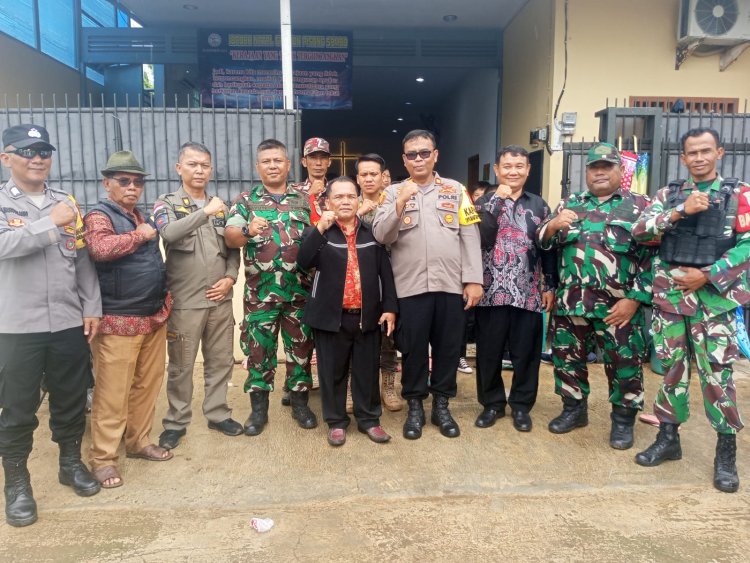 Sangat Kompak!!! Kapolsek Pebayuran Bersama Danramil Serta Unsur Kecamatan Melaksanakan Pengamanan Perayaan Natal