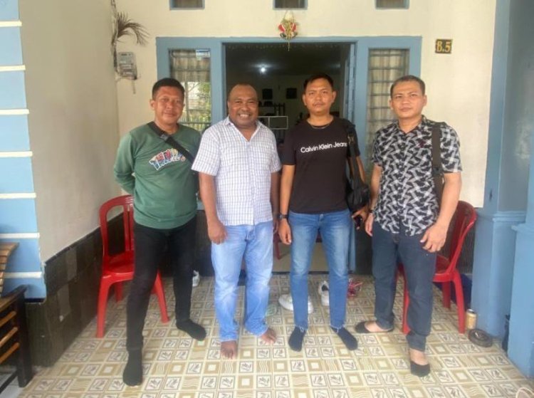 Vian Hasibuan Ketua DPD GM GRIB Jaya Kalbar berkunjung Di Kediaman Yohanes Bana Pembina GRIB Jaya Kalbar Di Perayaan Natal