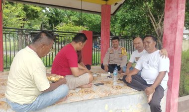 Berikan Pesan Kamtibmas Bhabinkamtibmas Desa Sukarahayu Melaksanakan Kunjungan Ke Masyarakat 