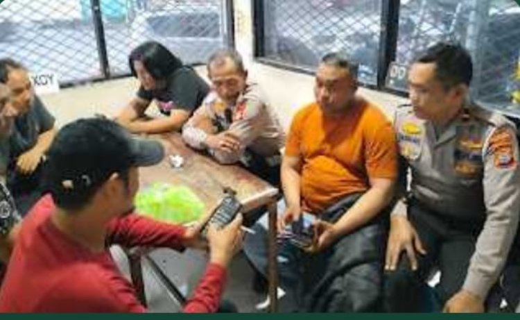 Seorang Yang Mengaku Wartawan Membuat Berita Hoax Membela Pelaku Pungli Demi Uang Receh