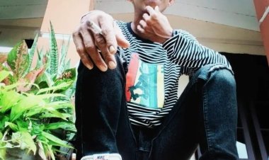 Ketua DPD LSM MAUNG asal Kapuas hulu yang kerap di sapa DEDE BLACK angkat bicara terkait jembatan Gantung Ariung Mendalam "TERBENGKALAI"