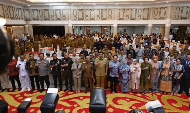 Hari Pertama Ngantor Gubernur Sumut Bobby Nasution Tekankan Tugas Pemerintah Melayani Masyarakat