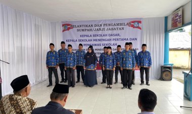 Yustinus Melantik 11 Pejabat Baru Dilingkungan Dinas Pendidikan Sintang. 