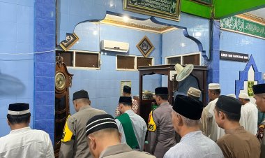 Tingkatkan Keimanan, Kapolres Landak Tarawih Berjamaah dan Berikan Himbauan Kamtibmas