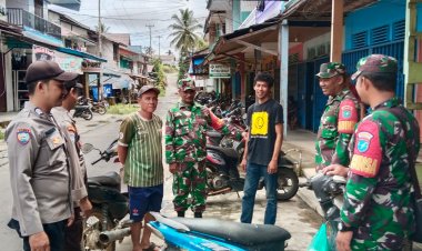Personil Polsek dan Koramil Kota Baru Sama-sama Menghimbau Kamtibmas di Pasar Kota Baru