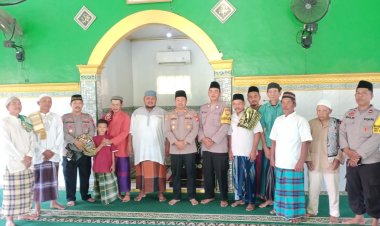 Dalam Melaksanakan Sholat Jum'at Berjamaah, Kapolsek Tambelang Sampaikan Pesan Kamtibmas Kepada Masyarakat 