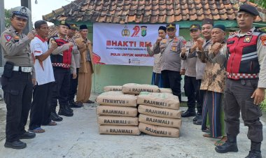 Bakti Religi,Dalam Rangka HUT Bhayangkara ke-79, Kapolsek Serang Baru Berikan Bantuan 50 Sak Semen di Jamie Al-Ikhlas