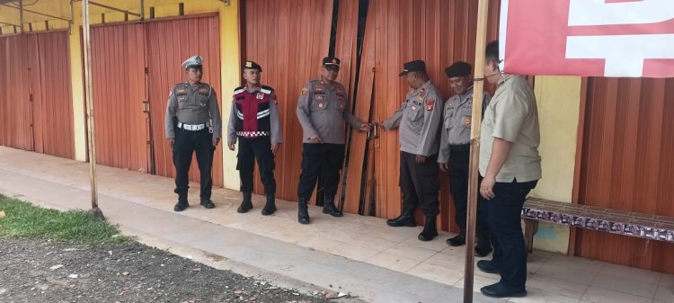 Ciptakan Lingkungan Aman dan Damai Kapolsek Serang Baru Beserta Anggota Melaksanakan Patroli Kewilayahan 