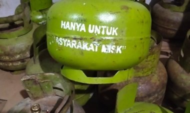 Kelangkaan LPG 3 Kg Di Silat Hilir Harga Melonjak Hingga Rp40 Ribu Per Tabung