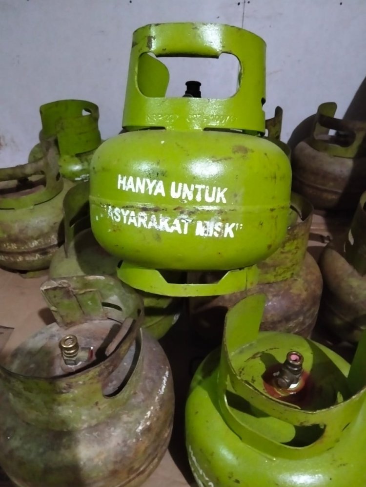 Kelangkaan LPG 3 Kg Di Silat Hilir Harga Melonjak Hingga Rp40 Ribu Per Tabung