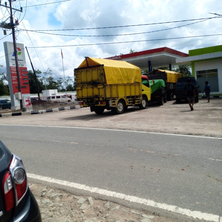 Diduga Jual Solar Subsidi Rp13 Ribu Per Liter, Pengawas SPBU Jerora Satu Sintang Bungkam. 